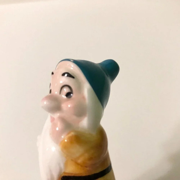 Vintage Bashful Figurine Snow White Dwarfs Disney  Japan 2.5 Inch Tall Figure - Picture 8 of 15